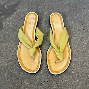 Stylish yellow-green leather sandals Flip-Flops made in Italy